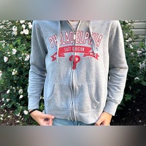 Phillies zip up